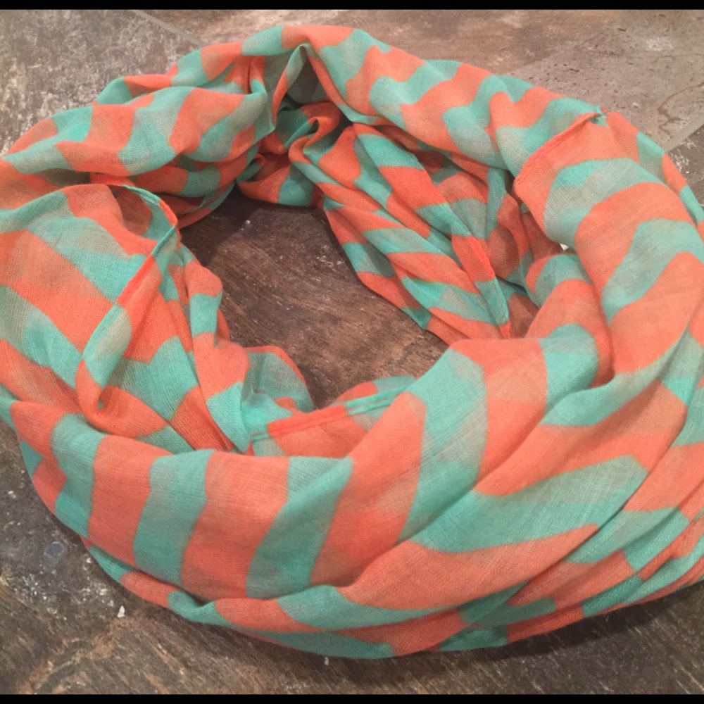Chevron‎ Infinity Scarf - Picture 2 of 3